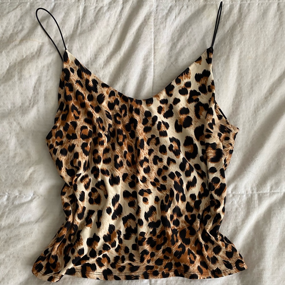Cropped leopard print tank top